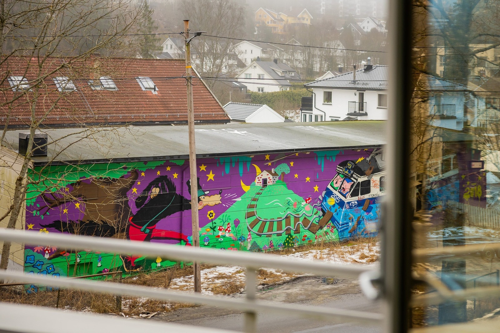 Fra stuen er det utgang til balkong med gode solforhold. Galleribilde