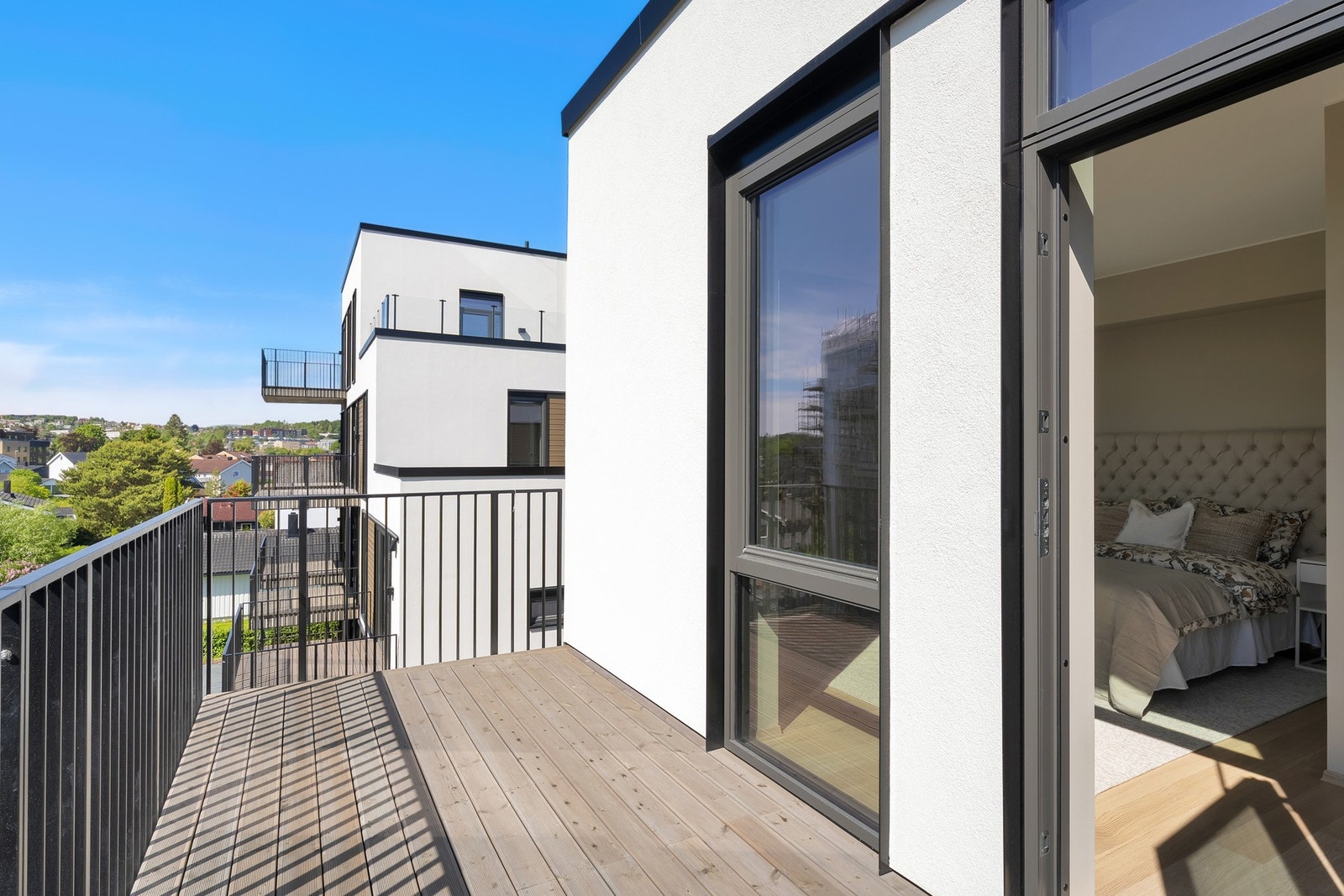 Balkongen er på 10,6 kvm og vender mot sør. Galleribilde