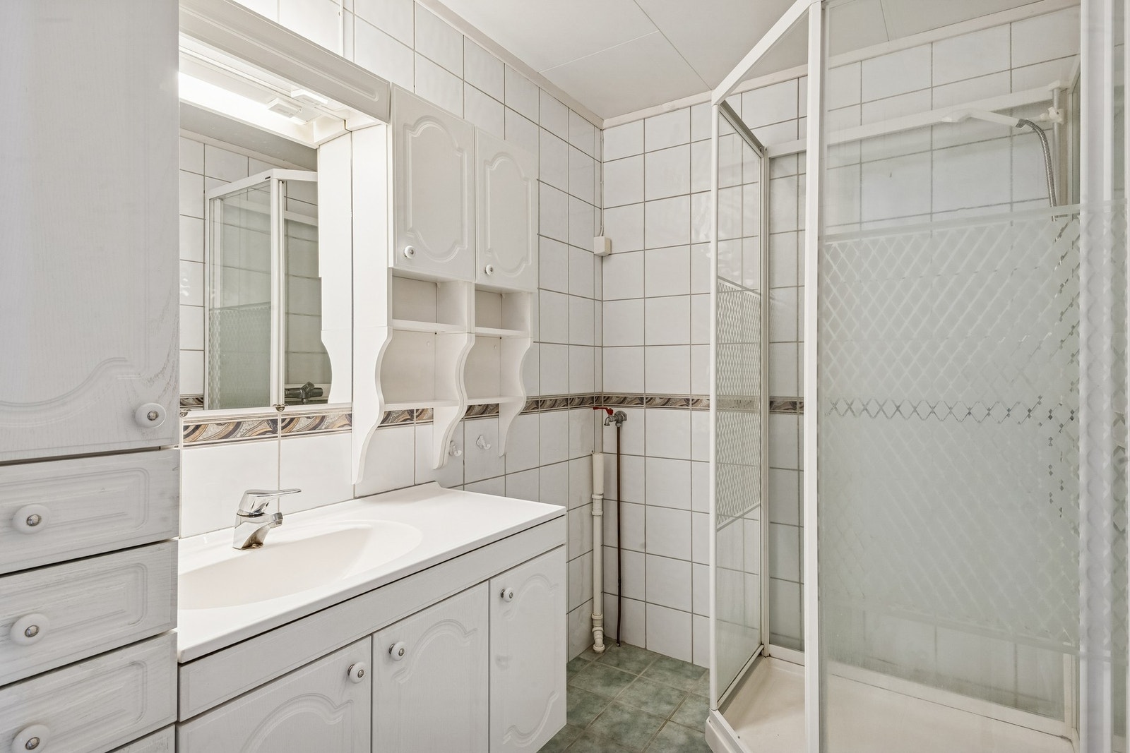 Bad/vaskerom med varmekabler i gulvet Galleribilde