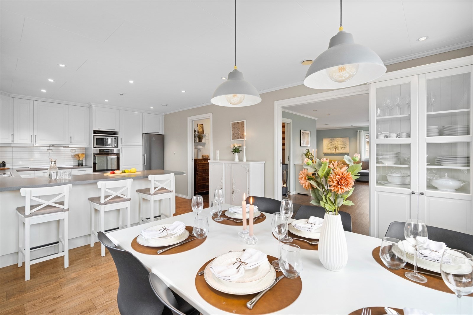 Eneboligen har gjennomgående fin standard fra byggeår 2012. Velholdt. Galleribilde