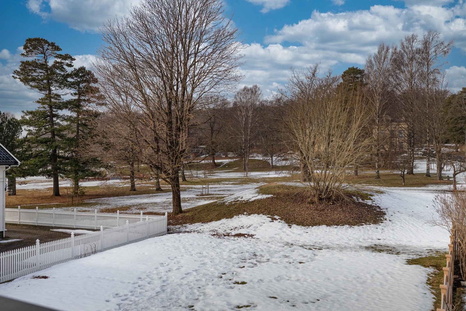 Attraktiv og sentral beliggenhet på populære Nanset - nærhet til både natur og byliv med gangavstand til "alt" du trenger i det daglige. Galleribilde