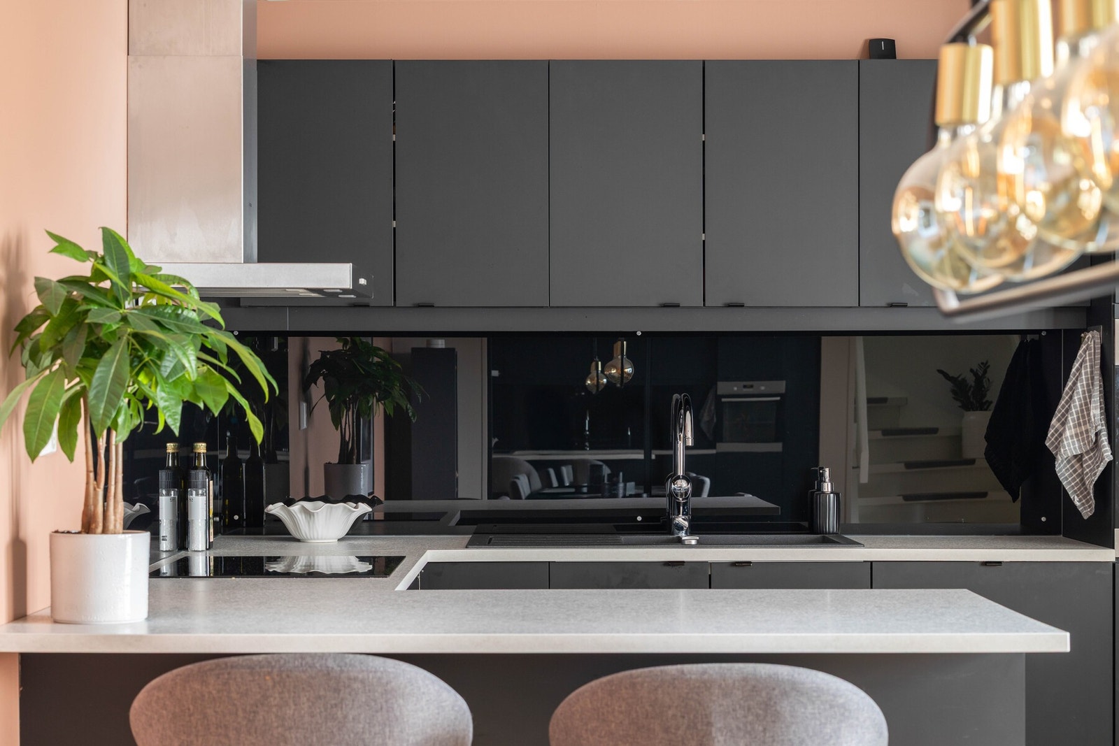 Nansetgata 45A er en moderne og innbydende enebolig fra 2018 med svært sentral beliggenhet! Galleribilde