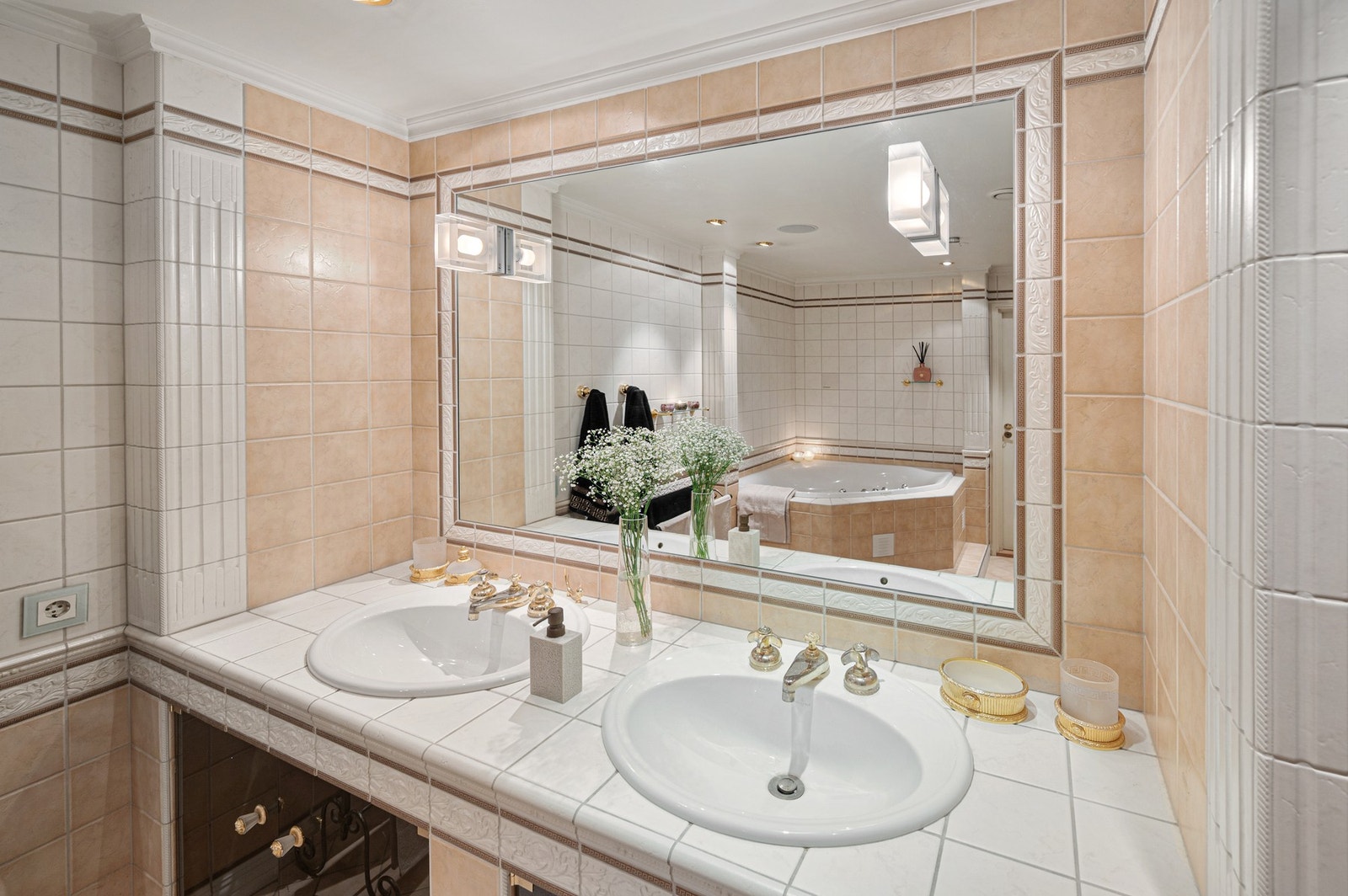 Detaljer og materialvalg er nøye valgt ut av dagens eier. Galleribilde