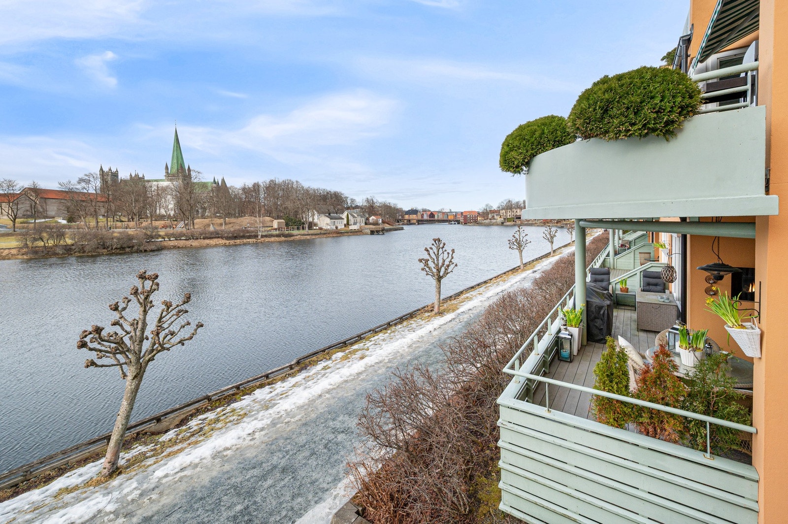 EiendomsMegler 1 ved Markus Tangvik har gleden av å presentere en særdeles flott 3-roms leilighet i Nidelven Terrasse. Galleribilde