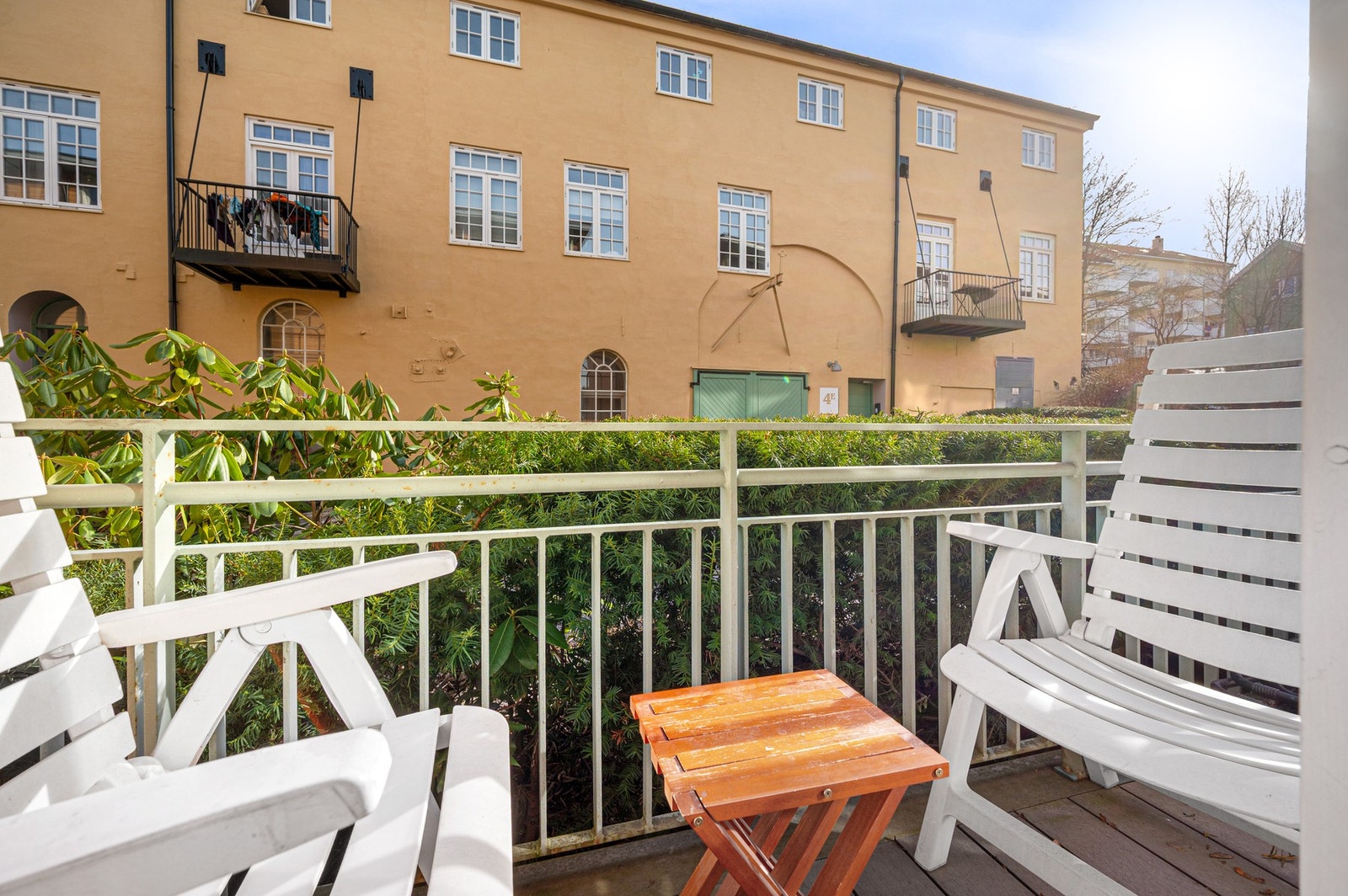 Hyggelig uteplass hvor frokosten kan nytes om morgenen. Galleribilde