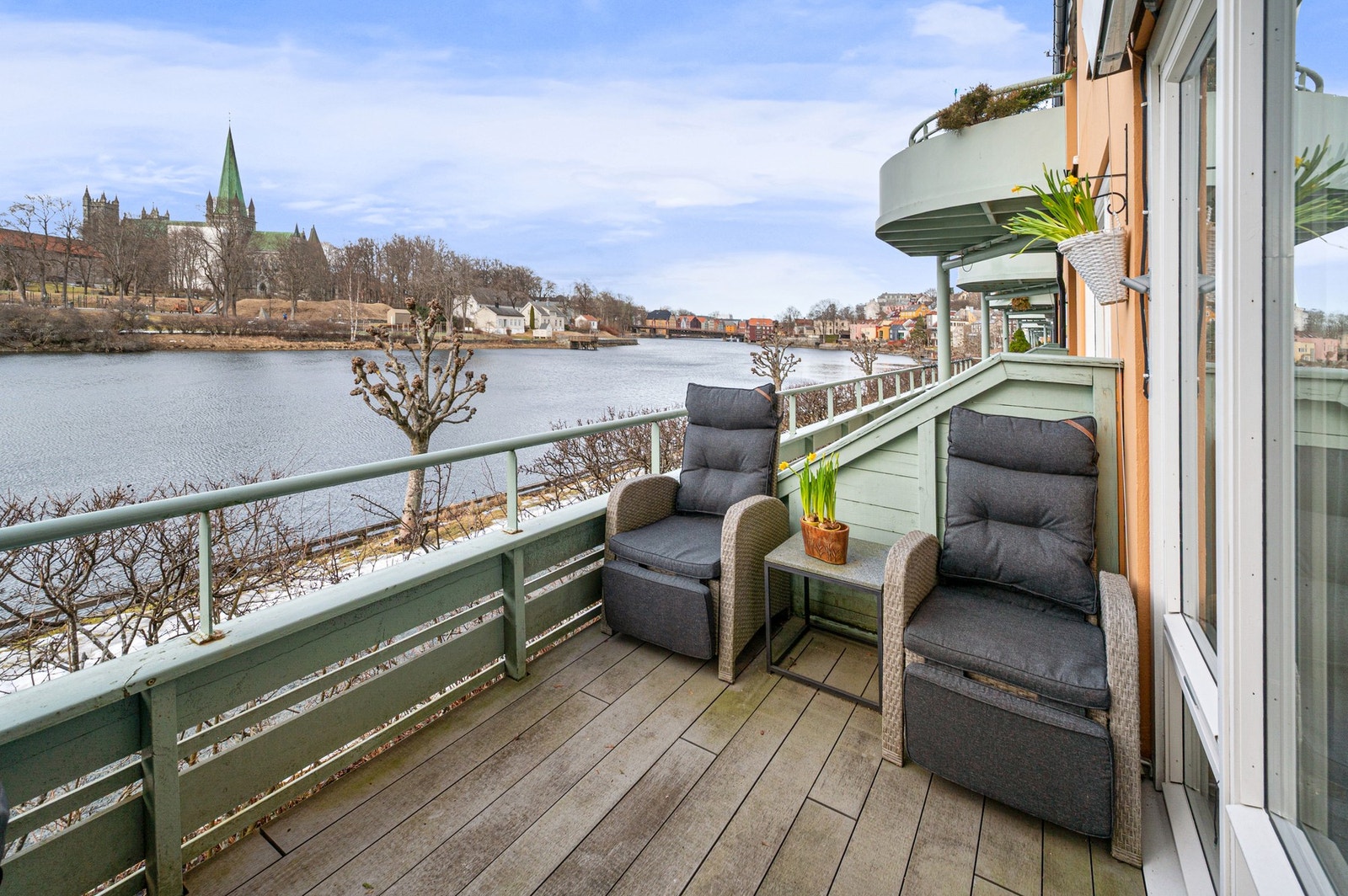 Fantastisk utsikt mot Nidarosdomen og Nidelva. Galleribilde