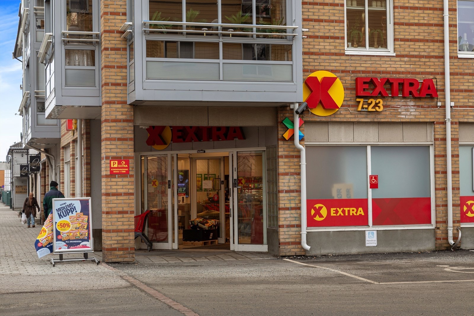 Nærbutikken Coop Extra ligger kun 2 min gange fra boligen. Galleribilde