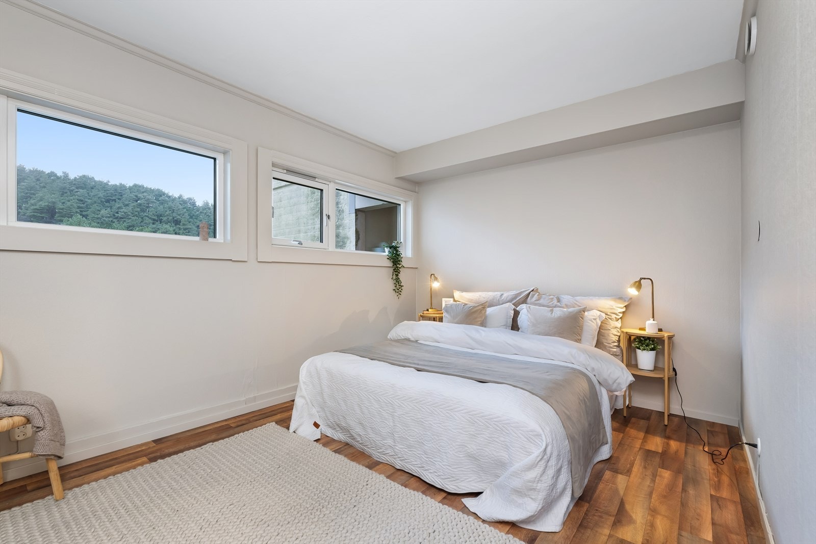 Soverom 2 et innredet og brukt som hovedsoverom. Dette er originalt to soverom og byggemeldt som det. Det er i senere tid brukt som et enkelt rom. Dette kan tilbakestilles da det er byggemeldt som to. Galleribilde