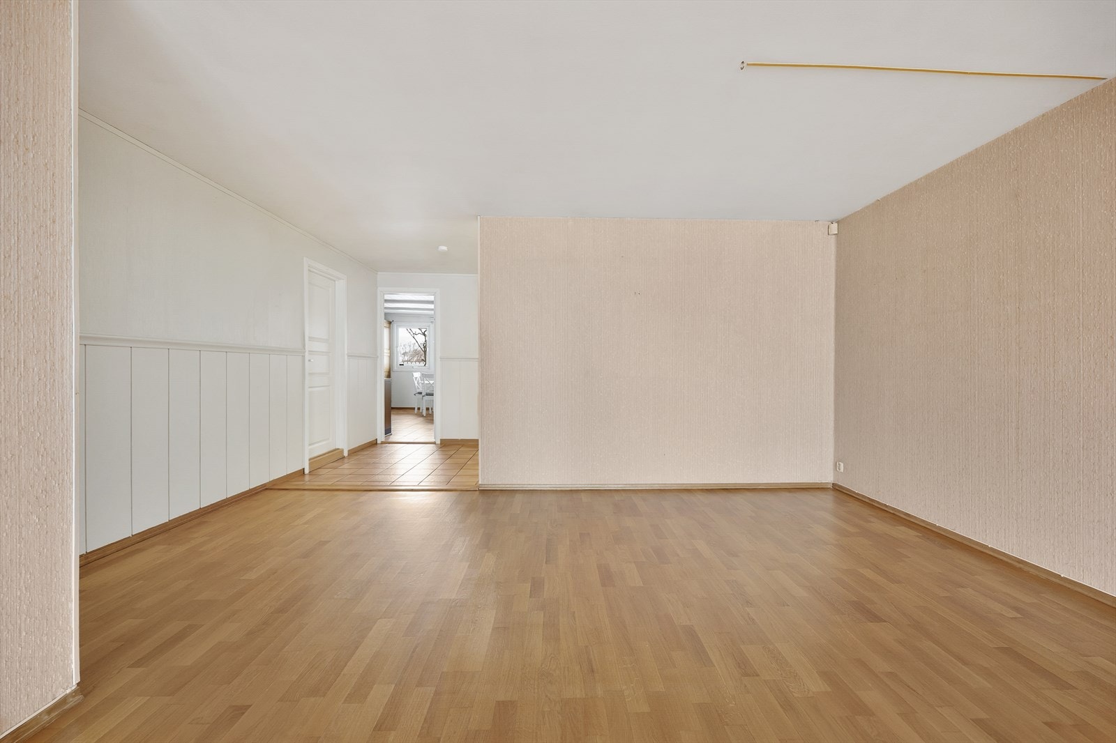 Den åpne løsningen gir en luftig og sosial atmosfære. Galleribilde