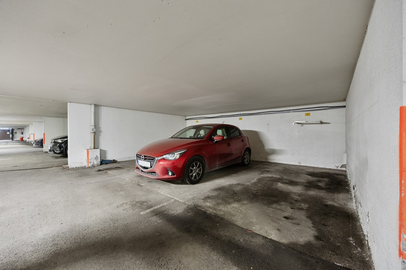 Det medfølger en egen garasjeplass i felles, lukket anlegg. Galleribilde