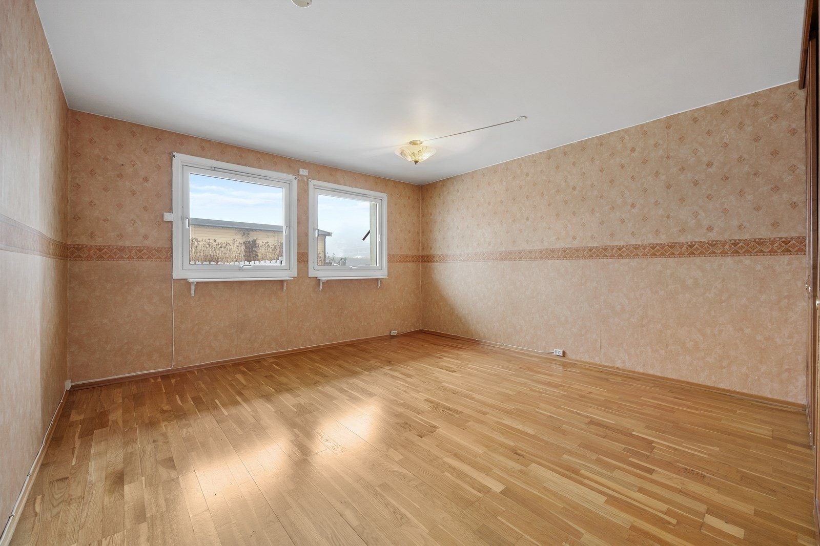 Det andre soverommet har også en god størrelse og eikeparkett på gulvet. Galleribilde