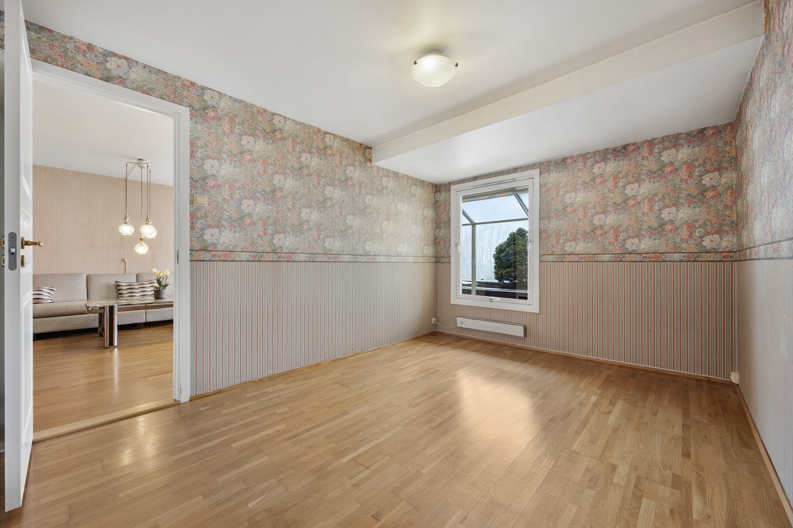 Hovedsoverommet er svært romslig med plass for både dobbeltseng og nattbord på hver side. Galleribilde