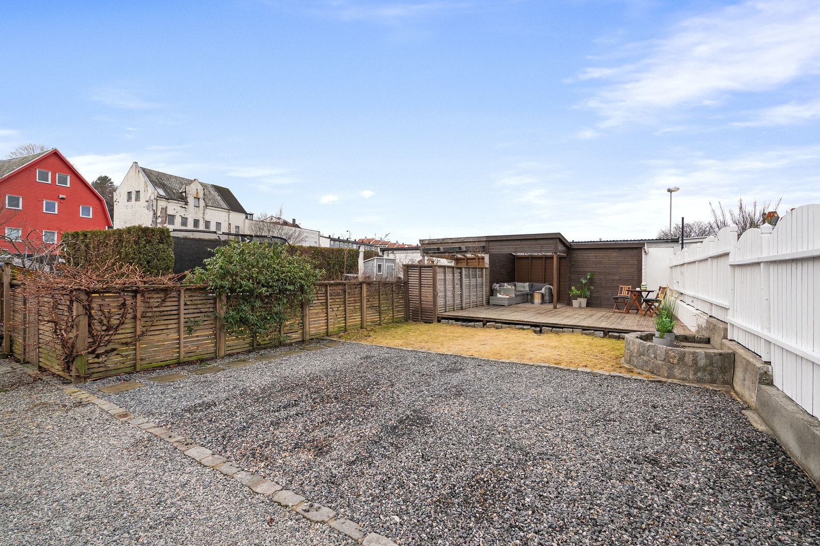 Parkering for to biler på egen tomt. Galleribilde