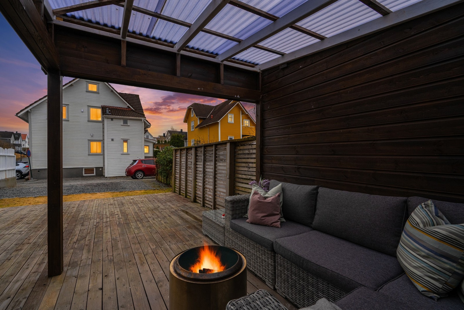 Velkommen til en lekker og oppusset leilighet i 2. etasje med loft og sentral beliggenhet. Galleribilde