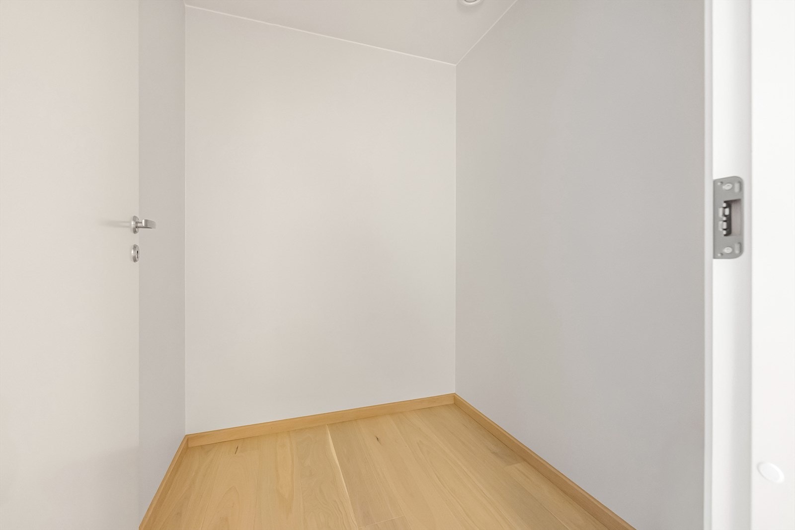 Intern bod i leiligheten med adkomst via entré. Galleribilde