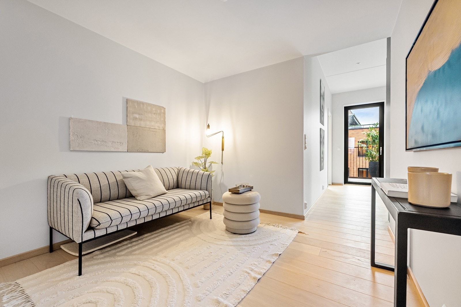 Mellomgang som fint kan benyttes til f.eks. ekstra stue. Galleribilde