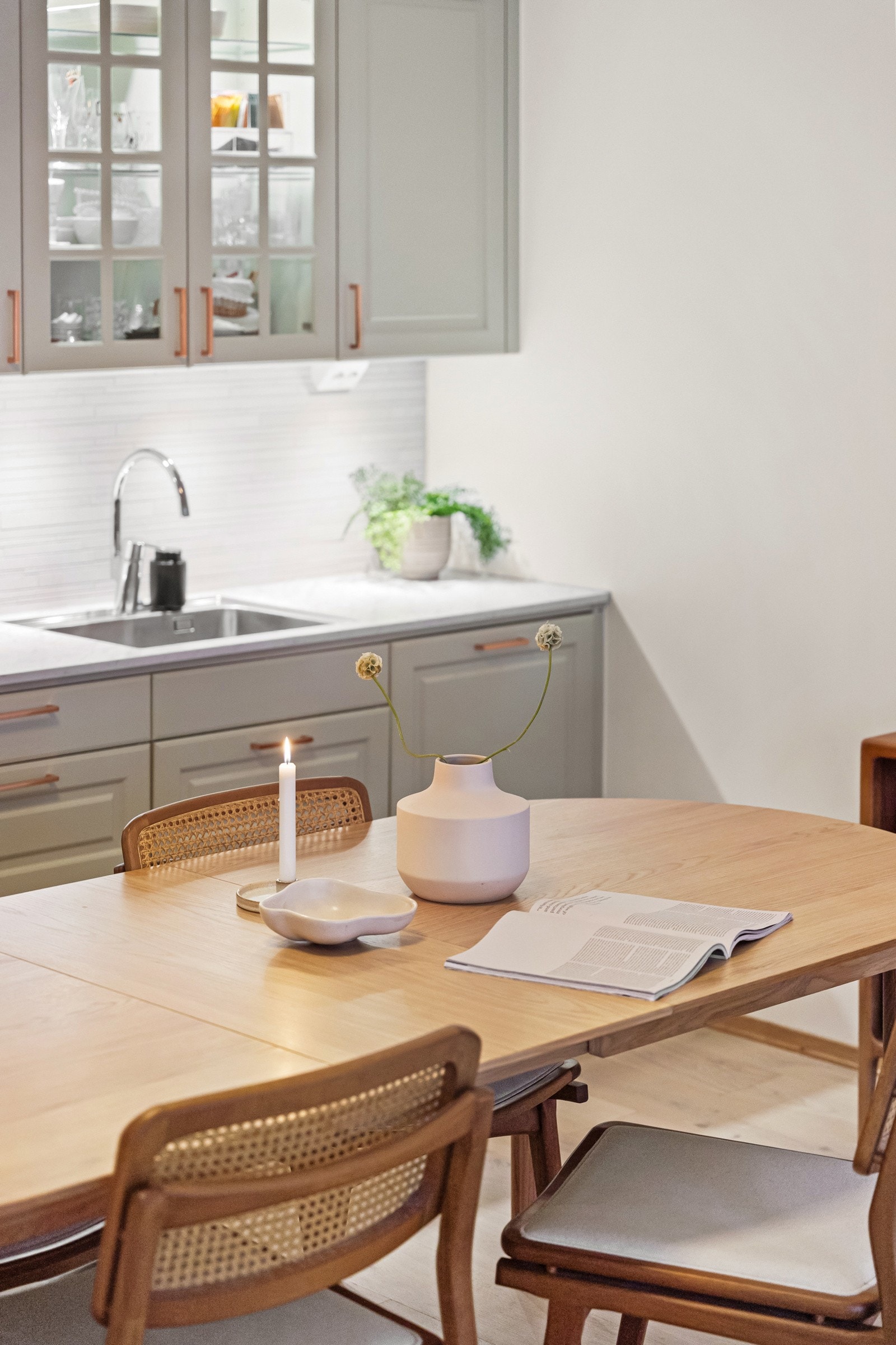 Fint med plass til et spisebord i rommet. Galleribilde