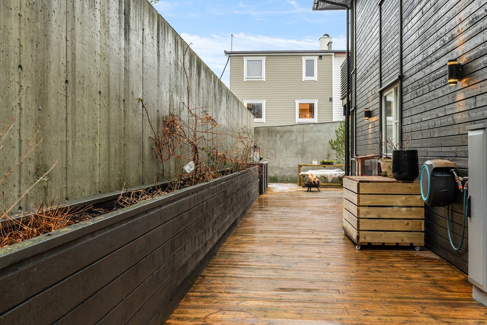 Plantekasser som skaper en hyggelig atmosfære når det blomstrer til Galleribilde