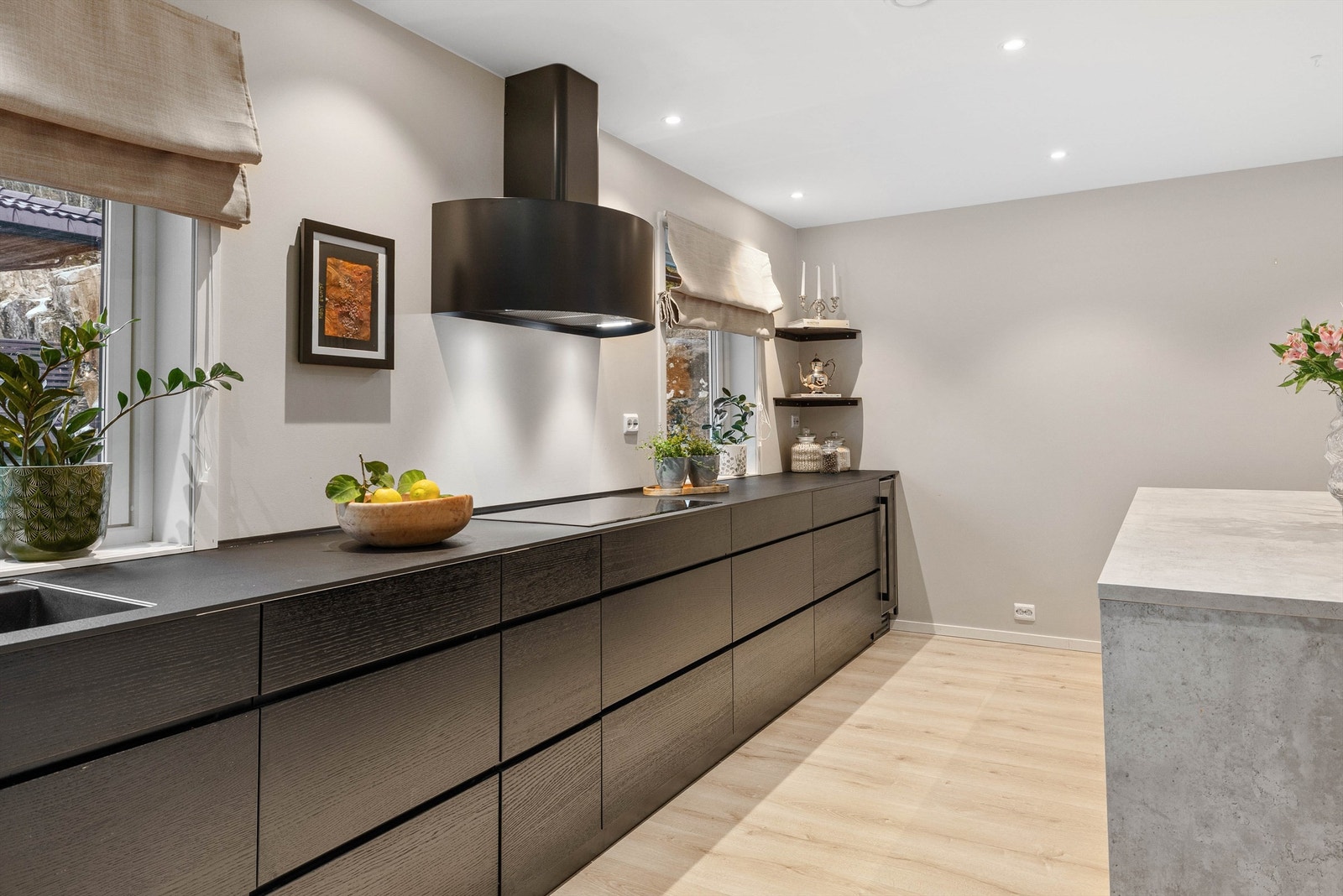 Stilrent og funksjonelt kjøkken Galleribilde