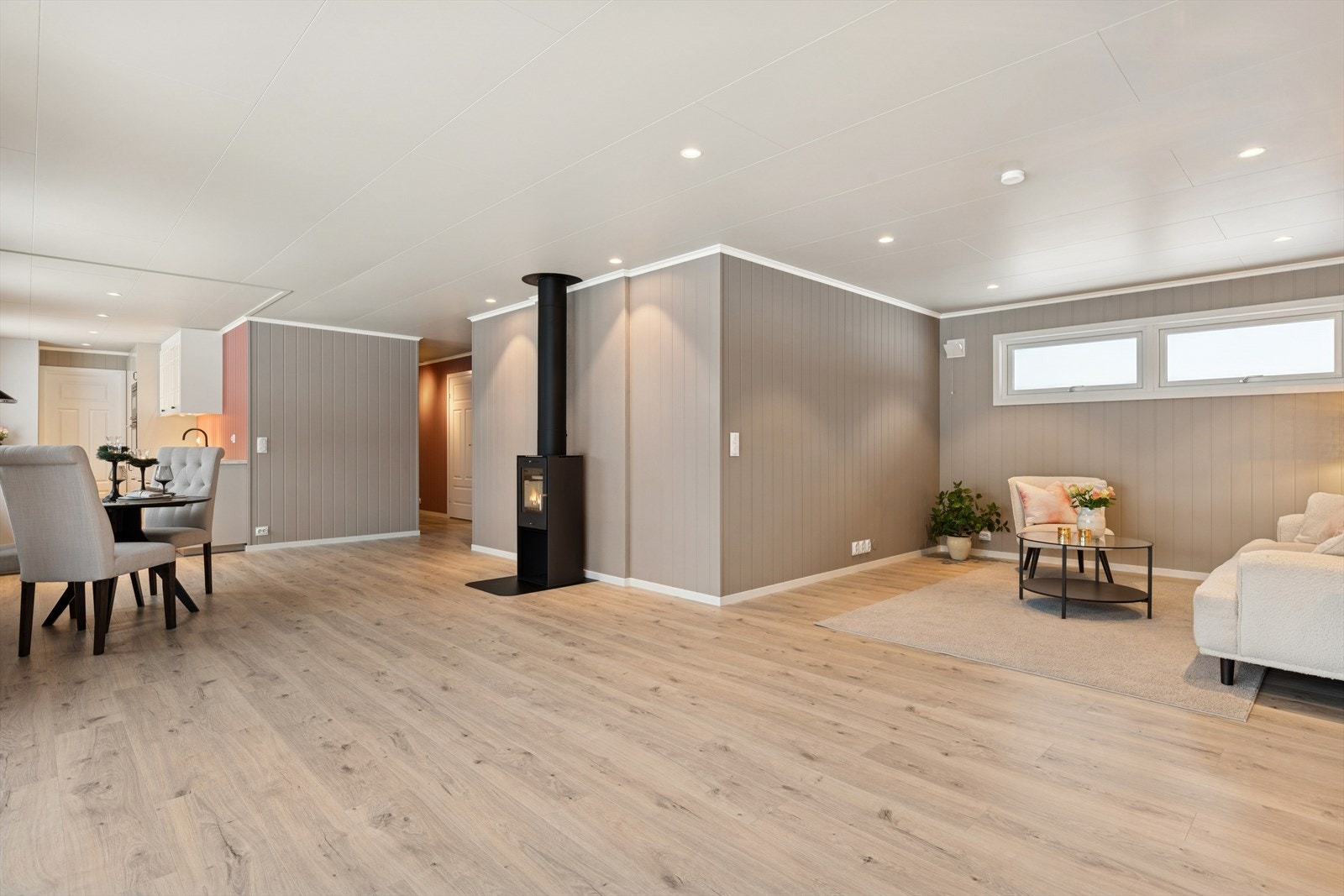 Vedoven er god å ha på kalde vinterdager og varmer fort opp hele huset. Galleribilde