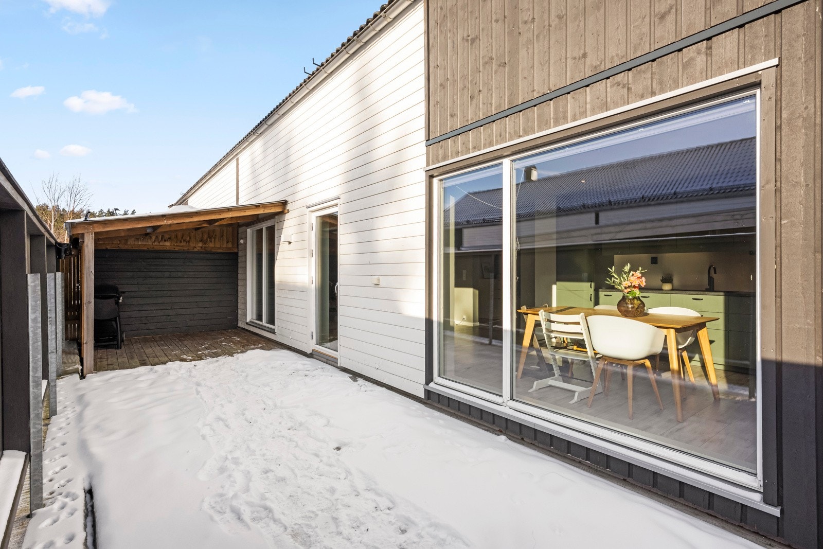 Sydvendt beliggenhet som gir gode solforhold gjennom store deler av dagen. Galleribilde