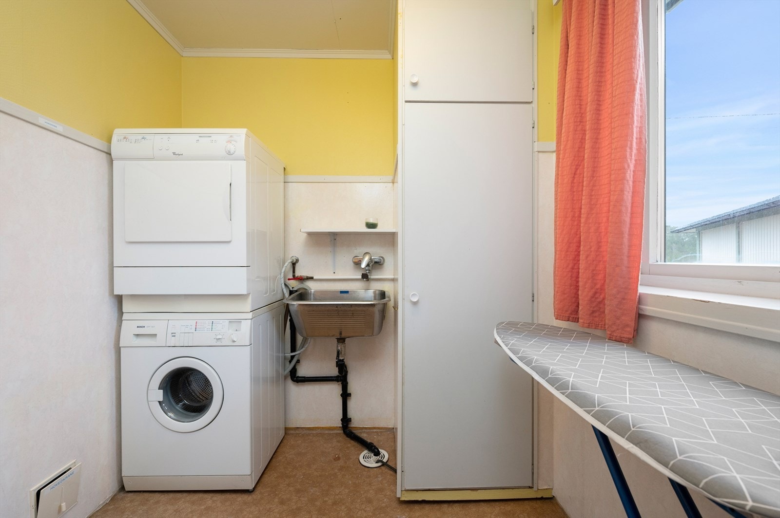 Vaskerom ved inngangspartiet. Galleribilde