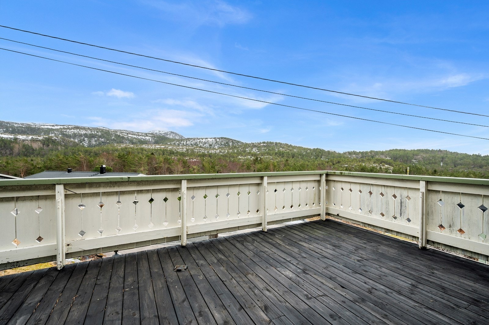 Terrasse på gode 20 m² med god plass til møbleringssoner. Her nyter man flotte solforhold fra morgen til kveld. Galleribilde