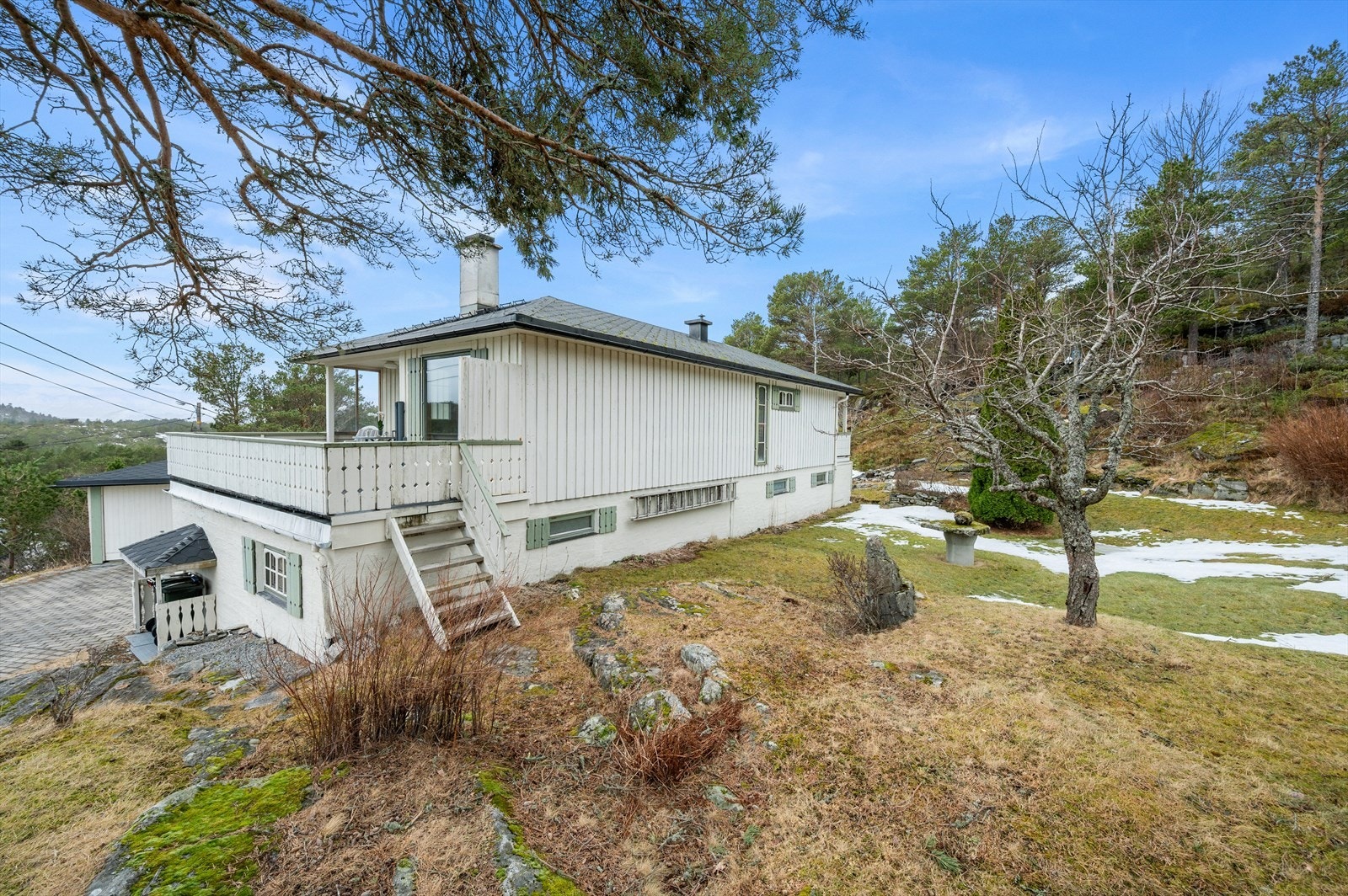 Boligen ligger i et rolig og barnevennlig område med kort vei til hurtigbåt og dagligvarebutikk. Galleribilde