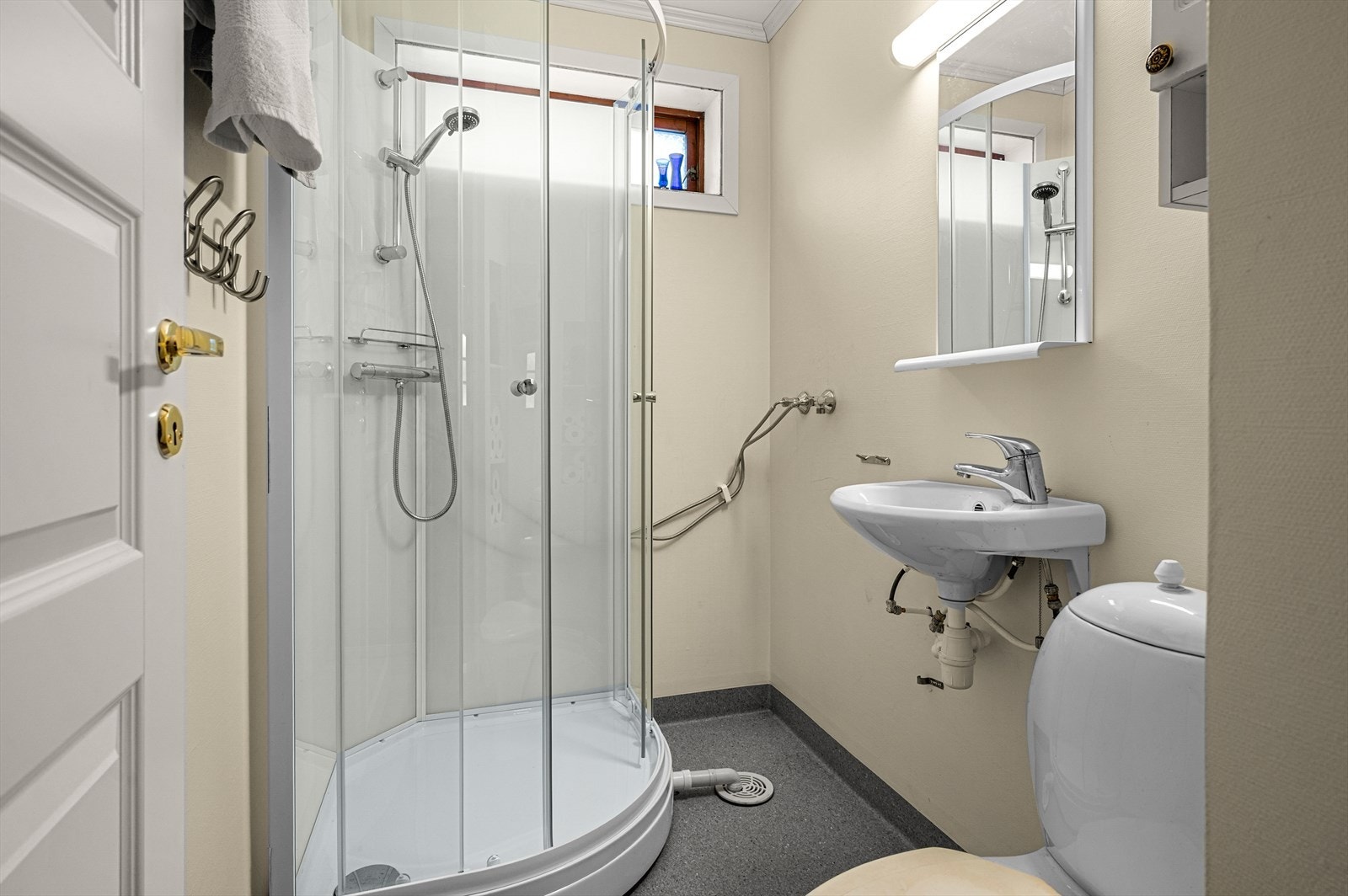 Bad i første etasje er renovert i 2024. Galleribilde