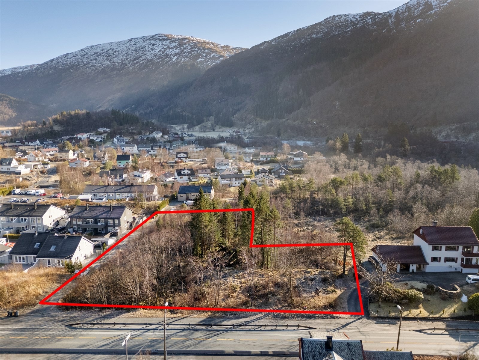 Stor regulert tomt (Reguleringsplan 19640000 / 19640001) - Felt B4 kan bebygges med enebolig, tomannsbolig eller 4-mannsbolig, med saltak Galleribilde