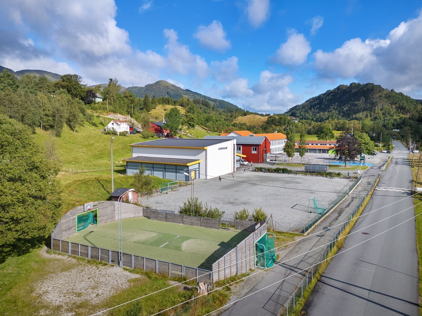 Kort vei til Lone barneskole Galleribilde