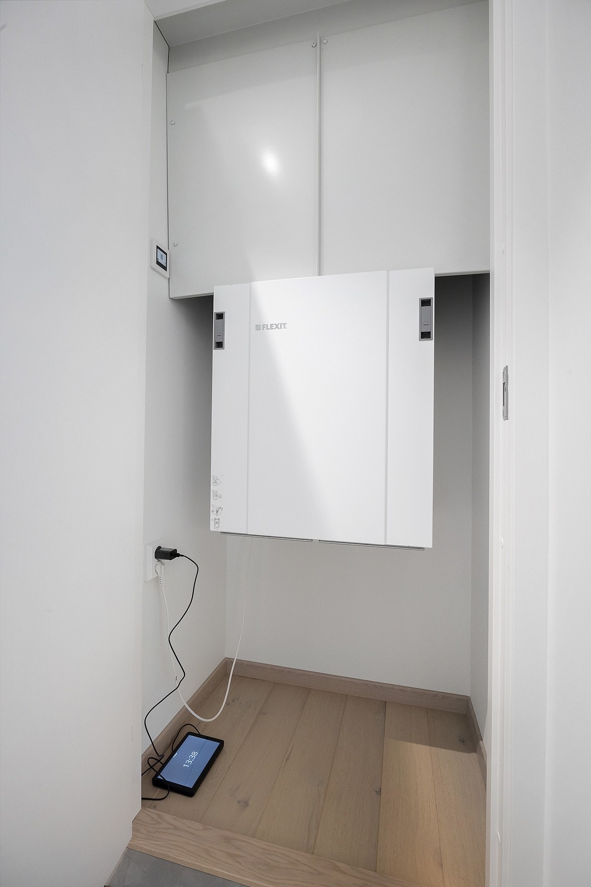 Kott med inngang fra entreen. Det er balansert ventilasjon med varmegjenvinning. Galleribilde