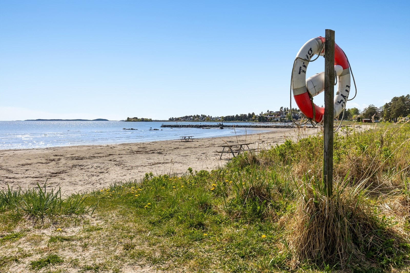 Ringshaugstranden og Skallevold er bare en liten gåtur unna eiendommen. Galleribilde