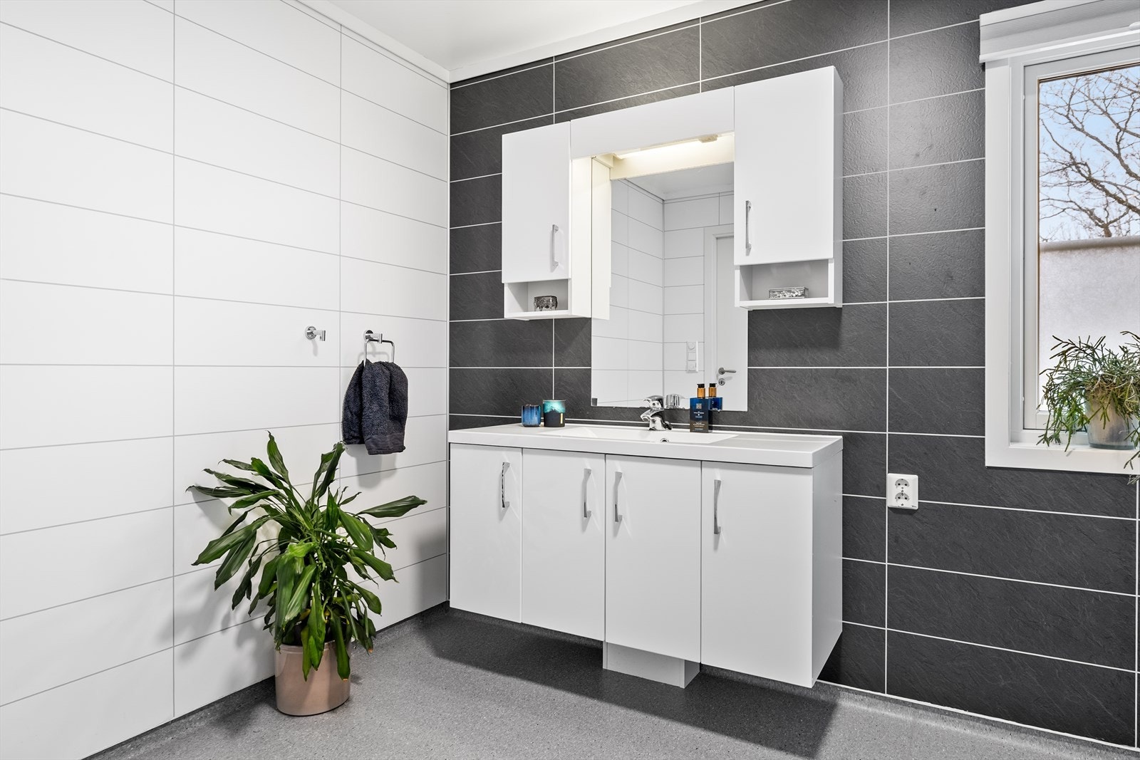 Badet er et ekstra romslig og delikat rom Galleribilde