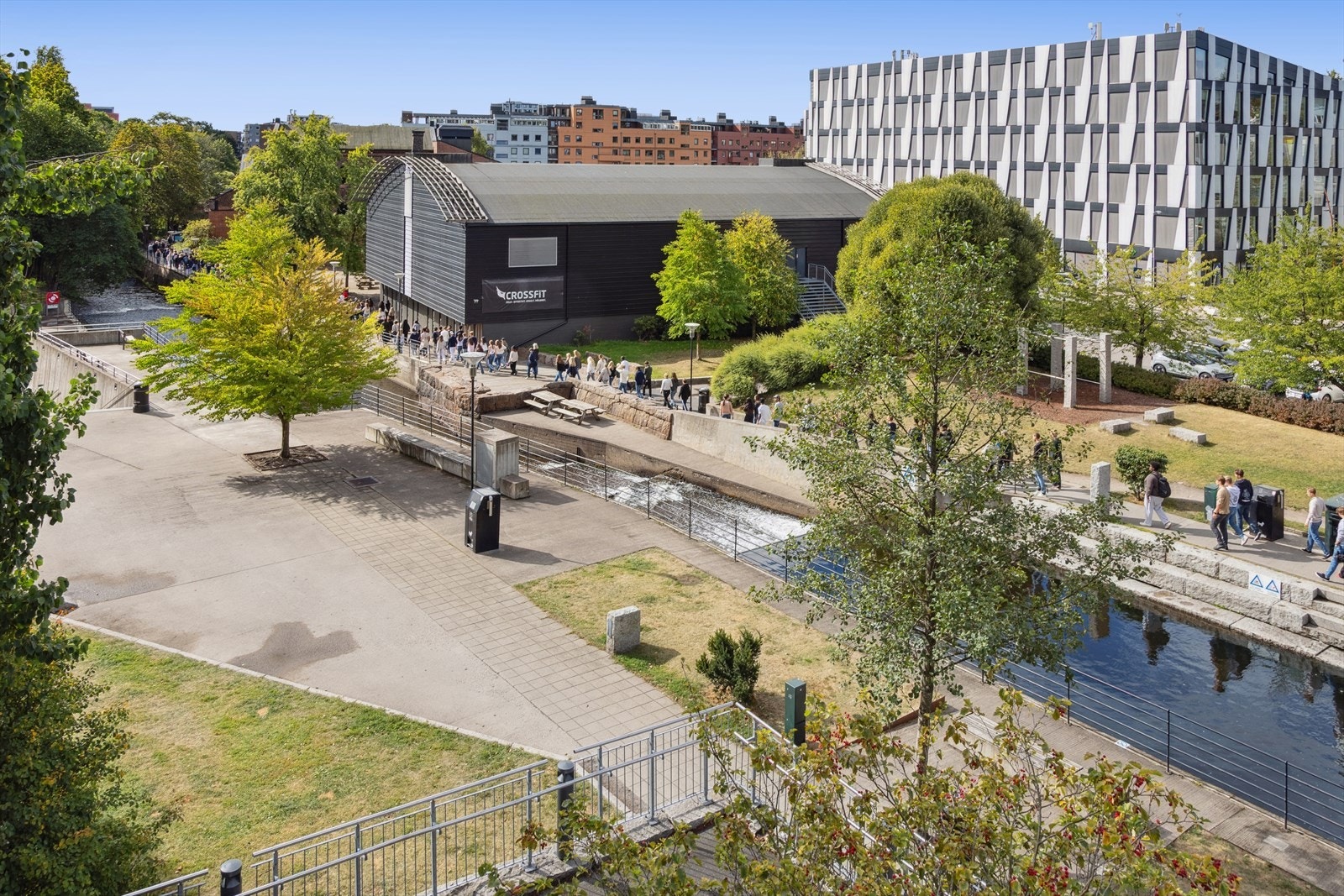 Leiligheten ligger i et attraktivt boligområde sentralt i Nydalen med gode rekreasjonsmuligheter rett utenfor døren! Galleribilde