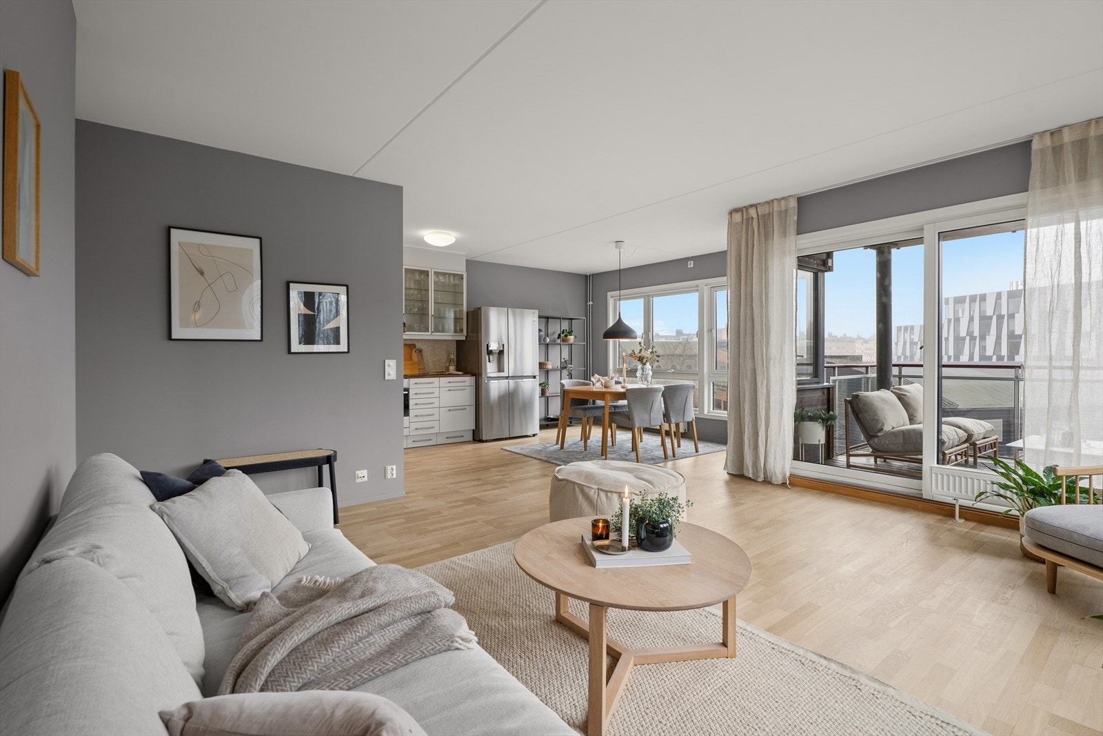 Anne-Sofie Røiri i Dnb Eiendom avd Ullevål ønsker velkommen til Nydalen Allé 13, på idylliske Solsiden. Galleribilde