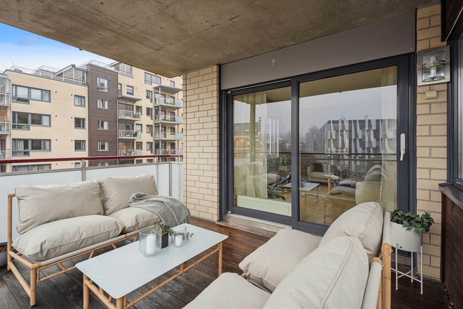 Velkommen til Nydalen Allé 13, 3.etg med heis. En moderne leilighet med stor, vestvendt og solrik balkong. Galleribilde