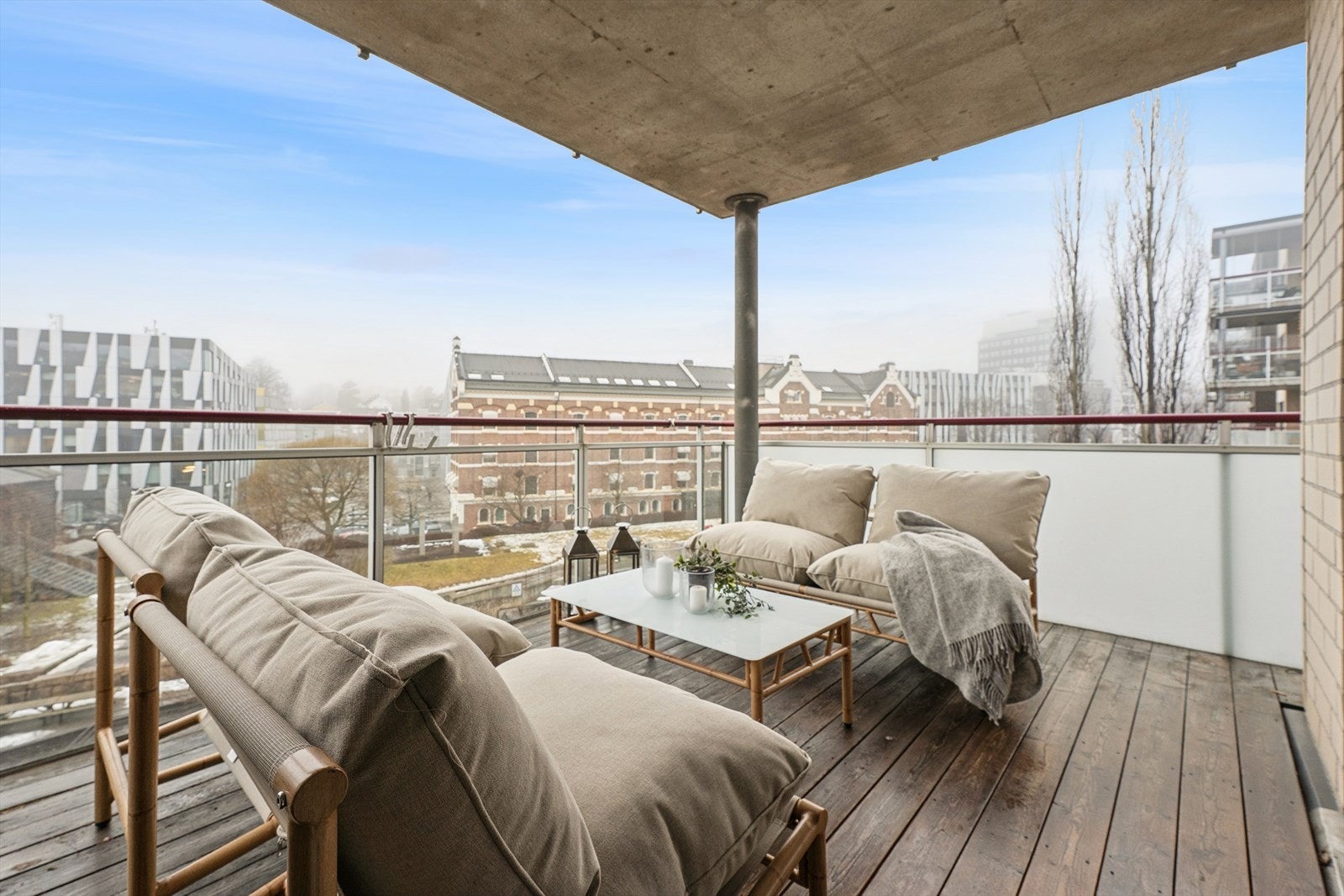 Det er også god plass til diverse utemøblement på balkongen. Galleribilde