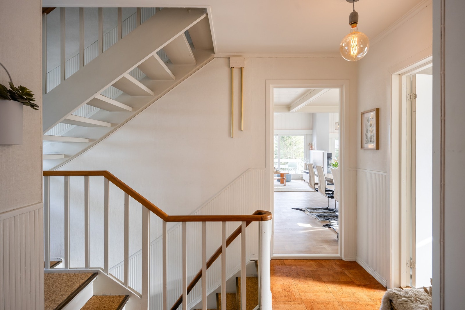 Videre i etasjen er det en stor tv-stue, hovedsoverom og et nydelig bad. Galleribilde