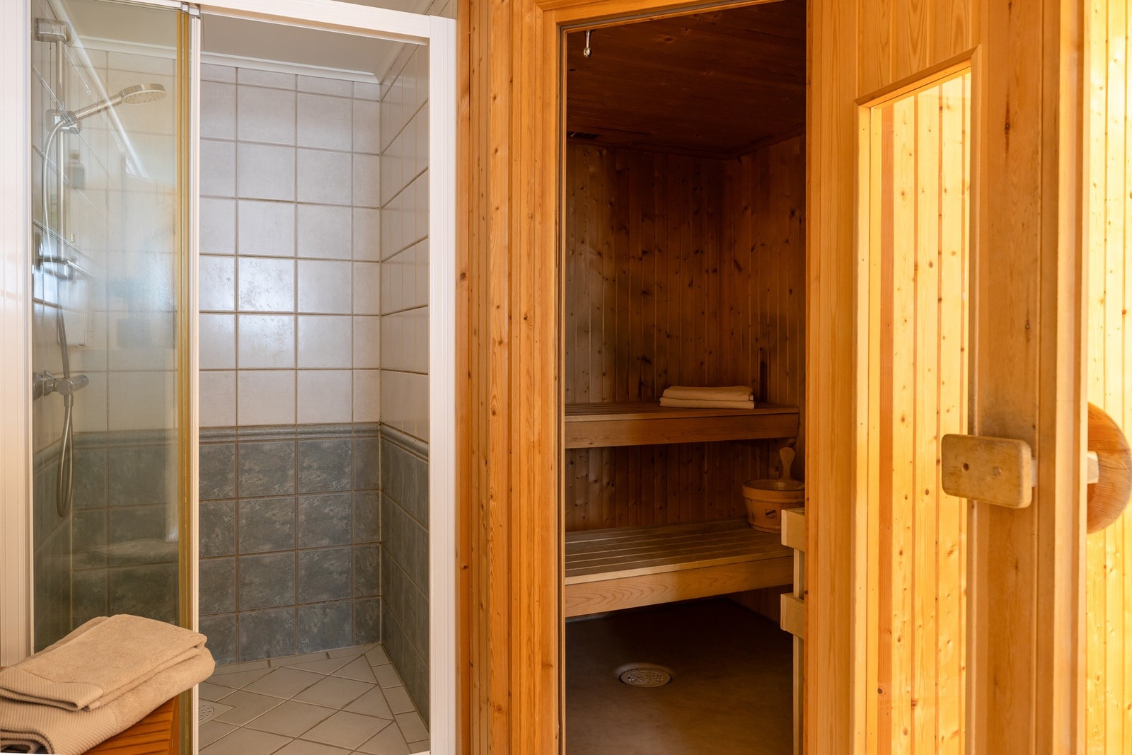 Badstuen er romslig og med god plass til flere. Galleribilde