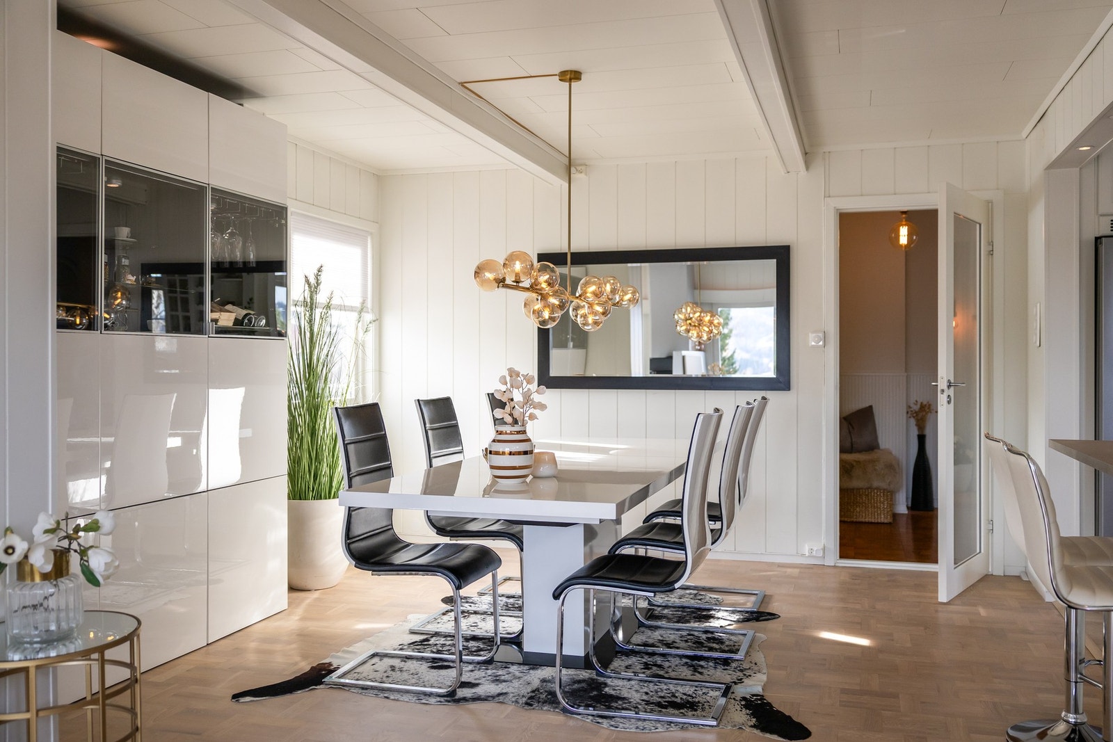 Spisestuen har vært vertskap for utallige julemiddager, for hele familien gjennom årene. Galleribilde