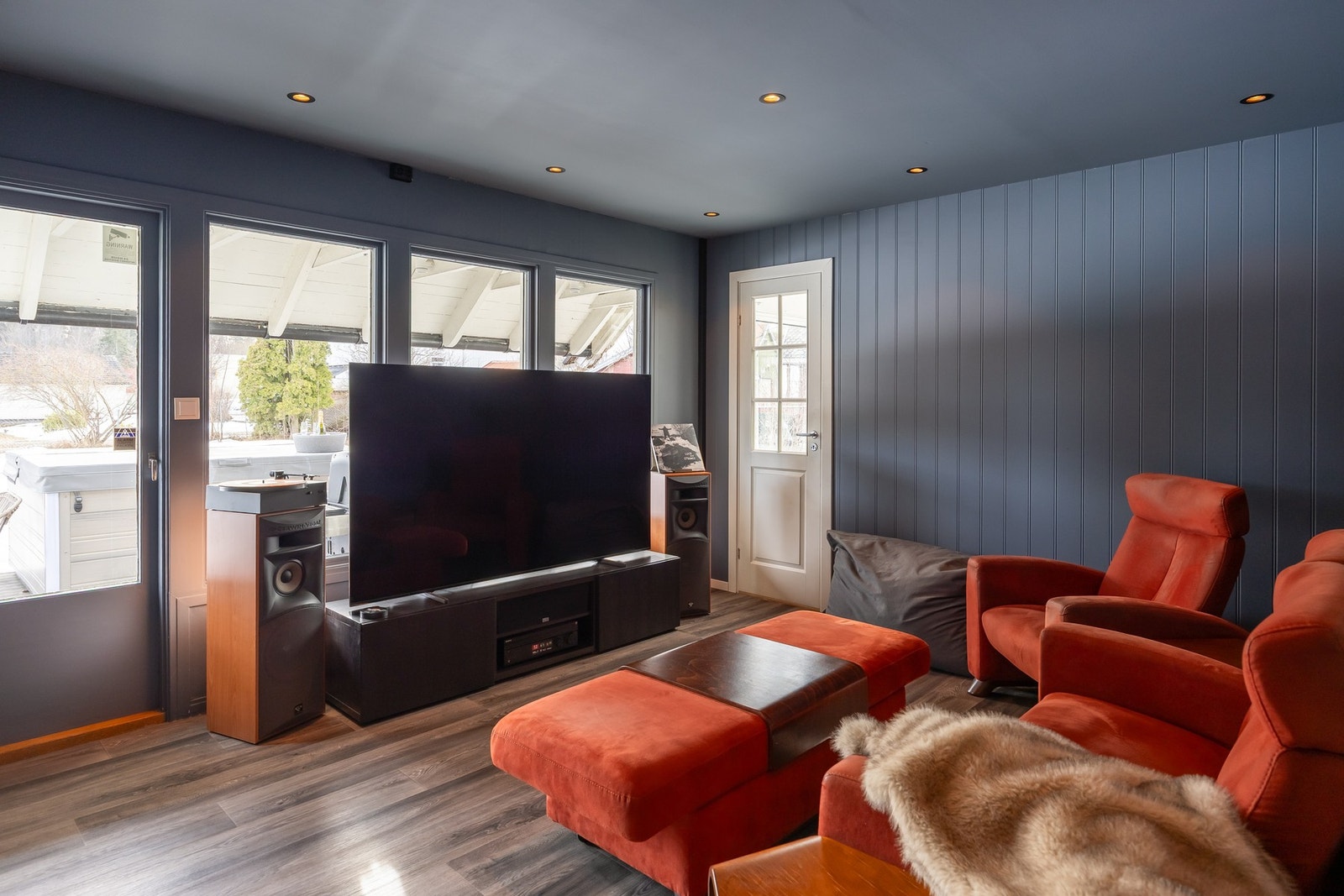 Utgang til både vinterhage og terrasse. Galleribilde