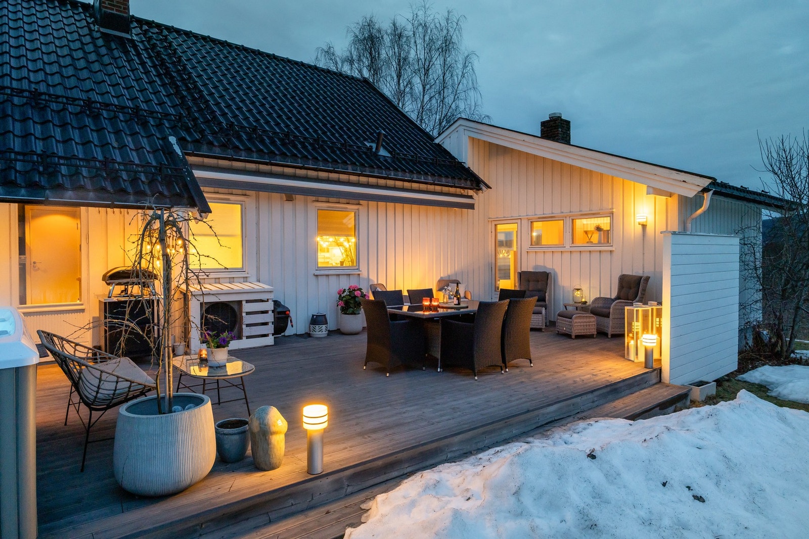 Terrassen er som nevnt på hele 95 kvm. med plass til flere soner. Galleribilde