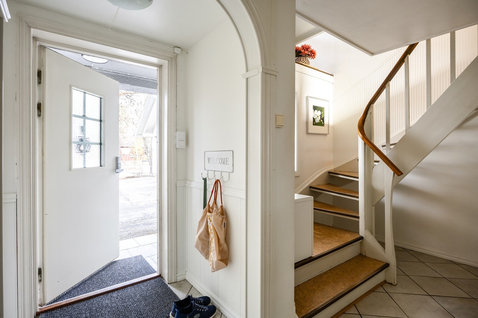 Adskilt entré. Galleribilde