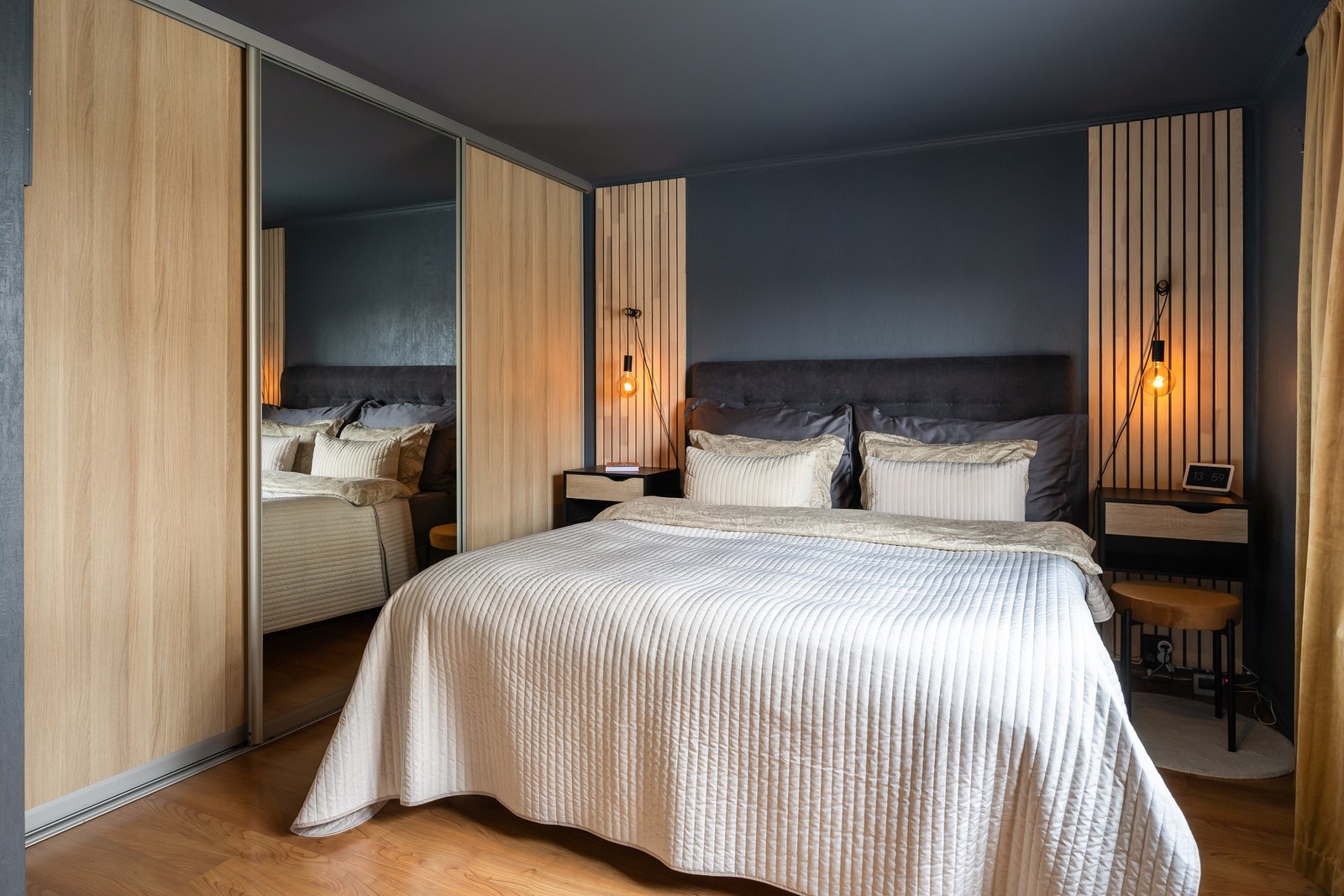 Hovedsoverommet er på hele 15,6 kvm. Medfølgende garderobe. Galleribilde