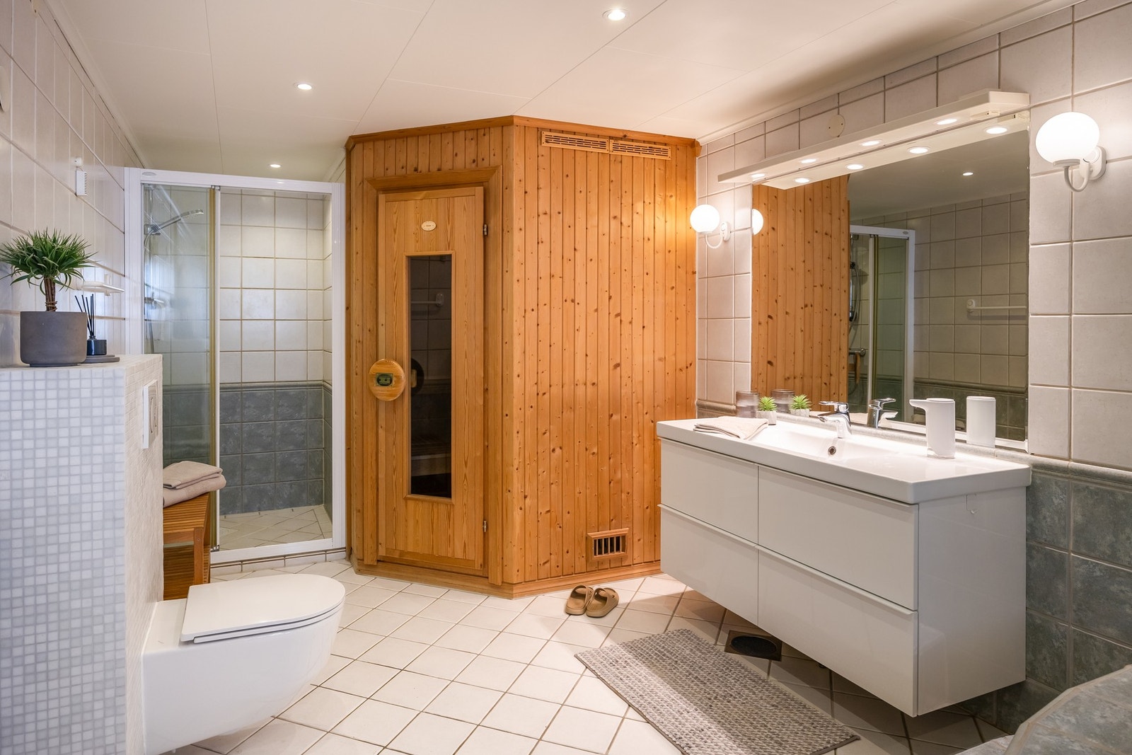 Med egen badstue. Galleribilde