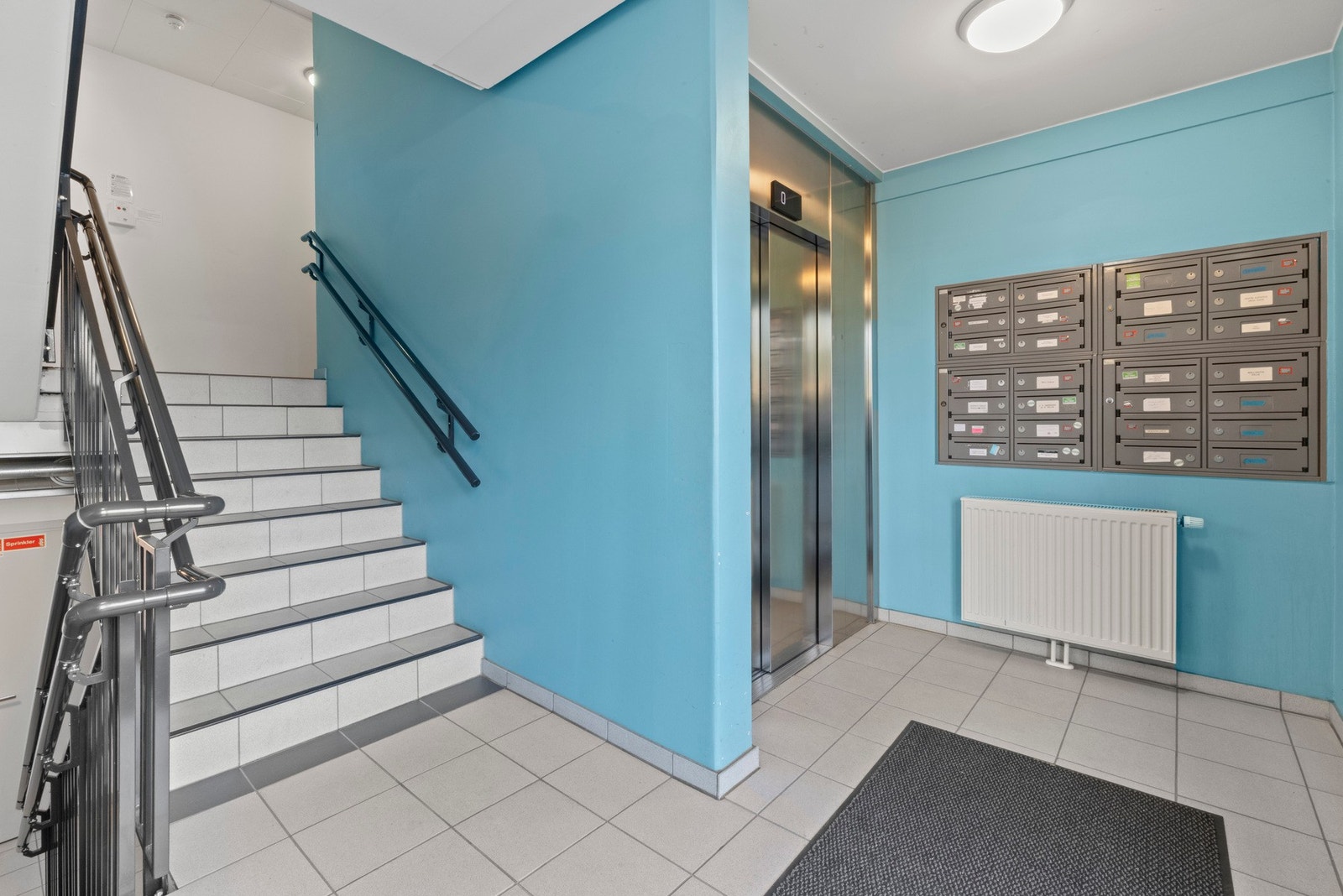 Enkel adkomst til leiligheten via felles heis/trappeoppgang Galleribilde