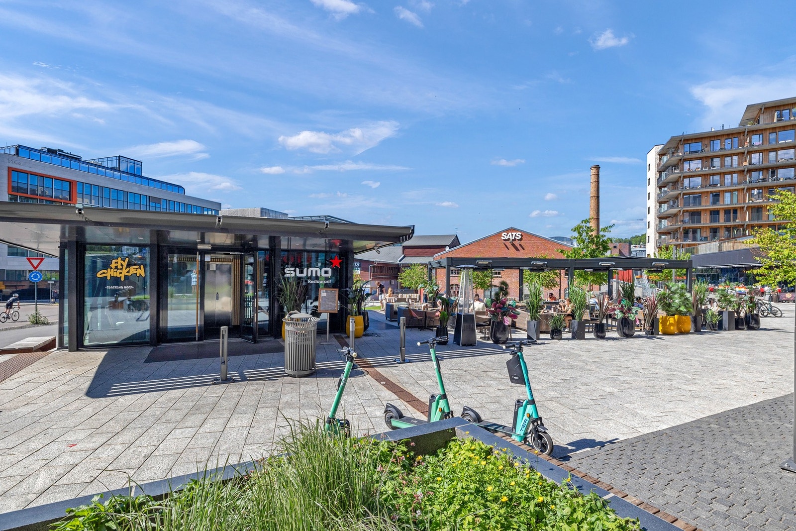 Nærområdet - Sumo restaurant med uteservering Galleribilde