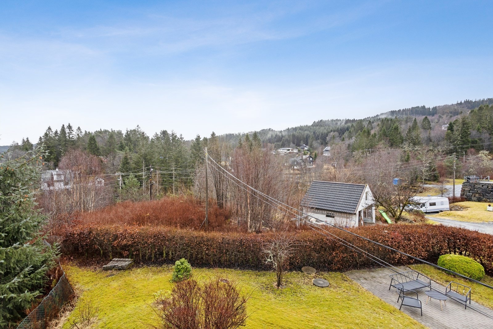 Fra eiendommen er det utsikt over det omkringliggende landskapet. Galleribilde