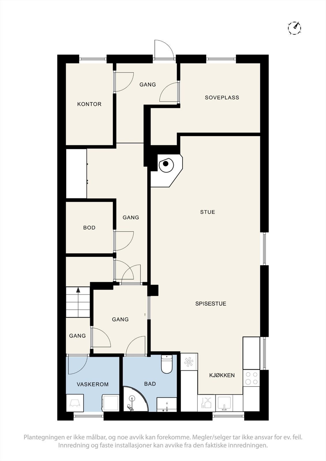 Underetasjen er innredet med flere rom, men er i henhold til byggetegningene regulert som bodareal. Galleribilde